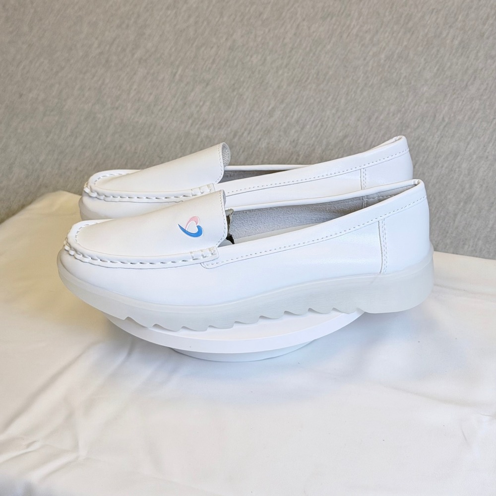 White Leather Platform Loafers Heart Logo Moc Toe Slip On Shoes Size 40 205 NEW